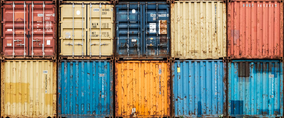 Stack of colorful and rusty containers - obrazy, fototapety, plakaty