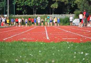 Junge Sportler im Stadion