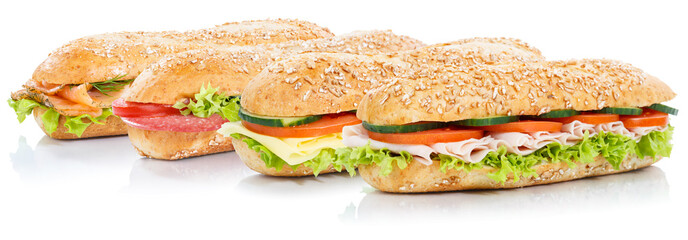 Baguette Brötchen belegt mit Schinken Salami Käse Lachs Fisch Sandwich frisch Vollkorn freigestellt Freisteller