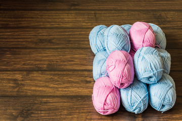 Colored coils of thread for knitting warm clothes
