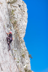 Mountaineer rise up to the rock