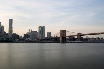 Naklejka na ściany i meble New York con ponte di Brooklyn