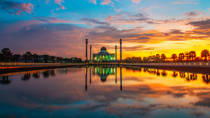 Fototapeta premium Beautiful mosque in the sunset have lightning bolt.