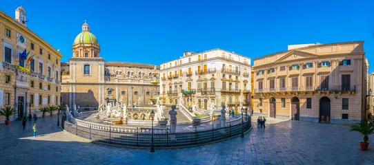 Fototapeten Der Pretoria-Brunnen in Palermo, Sizilien, Italien © dudlajzov