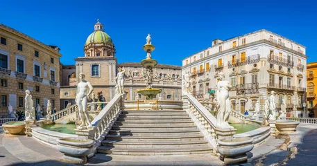 Foto op Plexiglas De fontein van Pretoria in Palermo, Sicilië, Italië © dudlajzov