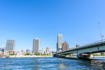 隅田川沿いの高層マンション High-rise condominium in Tokyo