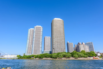 隅田川沿いの高層マンション High-rise condominium in Tokyo