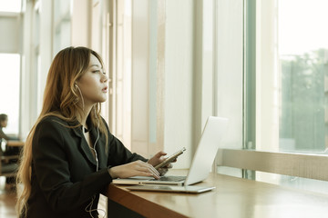 Naklejka premium Image of young woman sitting at working