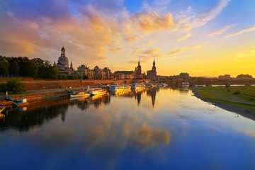 Fototapeta premium Dresden skyline and Elbe river in Saxony Germany