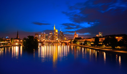 Obraz premium Frankfurt skyline at sunset in Germany