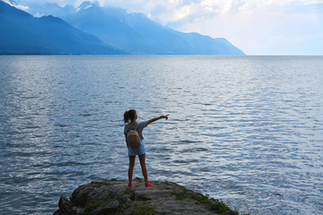 Fototapeta na wymiar Geneve Lake Leman Geneva backpack tourist girl
