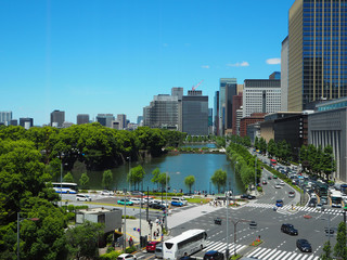 日比谷交差点と皇居お堀（東京ミッドタウン日比谷　屋上からの景色）