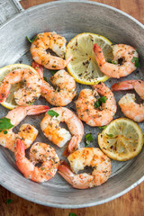 Roasted shrimps with lemon, garlic and herbs