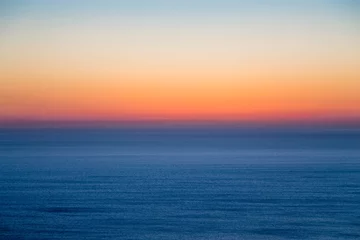 Foto auf Acrylglas Meer / Sonnenuntergang Meerblick mit buntem Abendhimmel. Natürlicher Hintergrund. Schöner Sonnenuntergang über dem Meer im Atlantik.