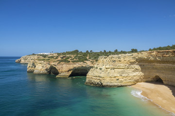 Falaises au sud du Portugal en Algarve - 206016485