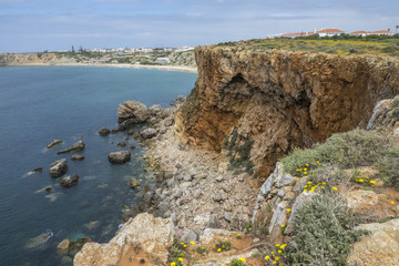 Falaises au sud du Portugal en Algarve - 206017408