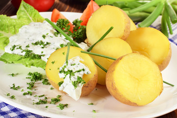 Pellkartoffeln mit Kräuterquark