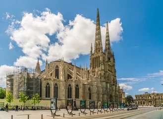 Fotobehang Bordeaux, France, 9 may 2018 - tourist passing the Famous Cathédrale Saint-André de Bordeaux © ivoderooij