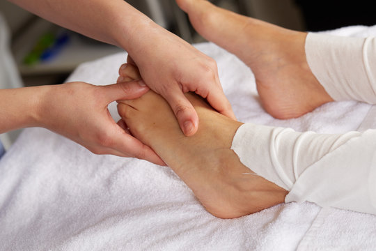 thai foot massage in spa club