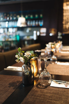 Glasses on the table in an restaurant