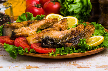 Fried carp slices