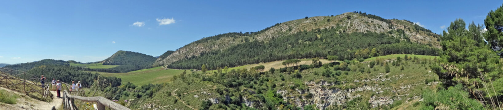 Panoramique site arch&eacute;ologique de Segeste, Sicile 