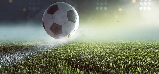 Acrylic prints Soccer Fußball springt auf Linie
