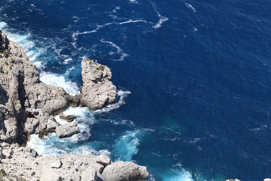 Mittelmeerküste mit Felsen
