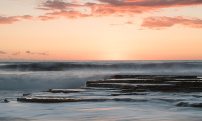 Obraz premium Beautiful dramatic Sunset over a rocky coast