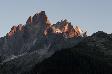 Fototapeta premium Gwiaździste niebo schronisko du chapeau