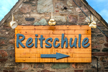 Schild 303 - Reitschule