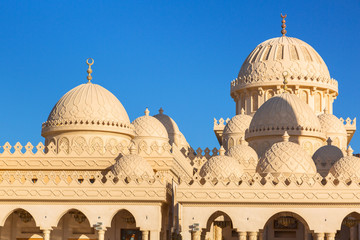 Fototapeta na wymiar Beautiful architecture of Mosque in Hurghada, Egypt