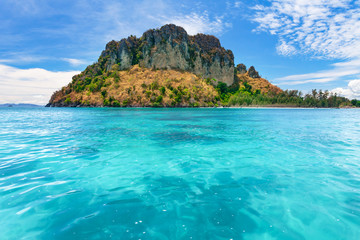 Fototapeta premium Spectacular scenery the tropical island with the limestone cliffs covered with the vegetation in the crystal clear ocean next to the exotic Phi Phi Islands, the Kingdom of Thailand. Paradise image.