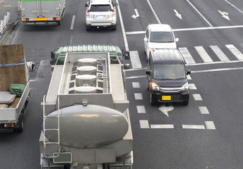 右折待ち 右折車