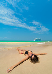 Fototapeta na wymiar woman resting at the tropical Thailand Railay beach