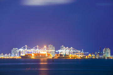 Fototapeta na wymiar Port of Miami at night