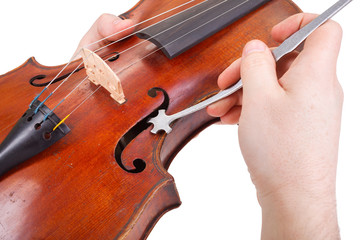 Using the sound post setter