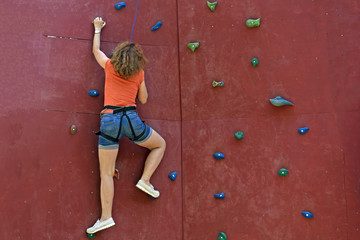 Climbing and bouldering, fast climbing technically difficult areas at low altitude