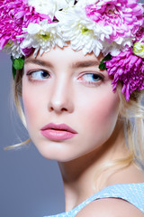 Fototapeta premium lady in a wreath