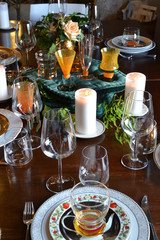 Mesa decorada para celebracion de matrimonio.