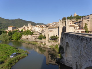 Fototapeta na wymiar Besalu, pueblo medieval de la Garrotxa, en la provincia de Girona, Comunidad Autónoma de Cataluña, España