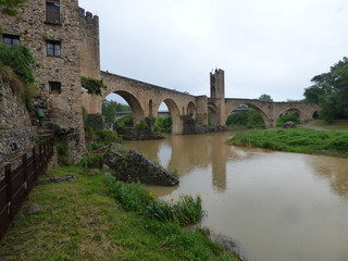 Fototapeta na wymiar Besalu, pueblo medieval de la Garrotxa, en la provincia de Girona, Comunidad Autónoma de Cataluña, España