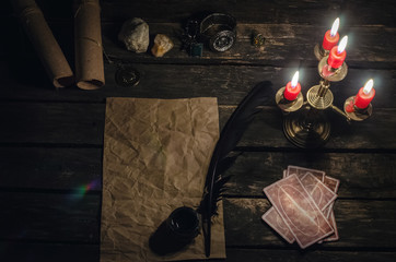 Obraz premium Tarot cards on fortune teller desk table background. Futune reading concept. Study of Tarot magic manuscript paper page.