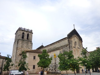 Fototapeta na wymiar Besalu, pueblo medieval de la Garrotxa, en la provincia de Gerona, Comunidad Autónoma de Cataluña, España