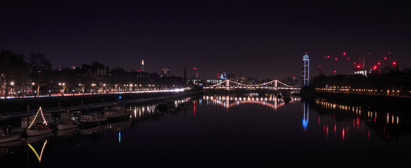 Fototapeta na wymiar albert Bridge London