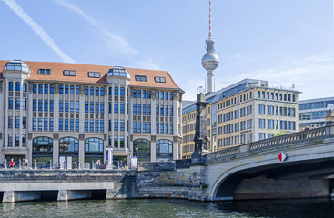 Obraz premium Spreeufer with the building of the theological faculty, television tower, Spreepalais and Friedrichs Bridge in Berlin