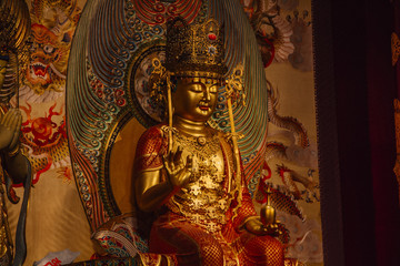 Buddyjskie rzeźby w świątyni w Singapurze - obrazy, fototapety, plakaty