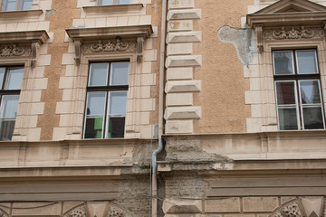 Ein renovierungsbedürftiges Gebäude in Szeged, einer Stadt im Süden von Ungarn, Europa