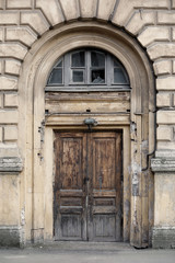 Fototapeta na wymiar beautiful old wooden door with a visor