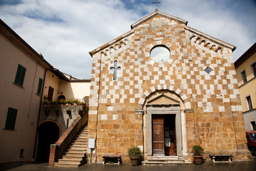 Fototapeta na wymiar church in Asciano, Tuscany, Italy